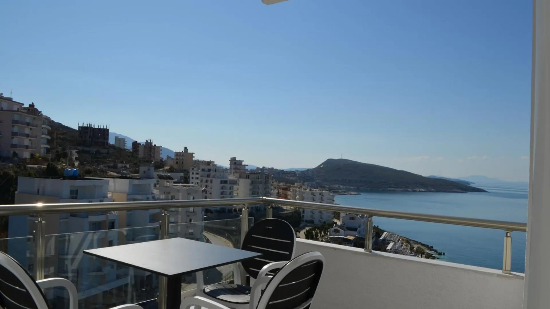 Charming Beachside Studio In Saranda Albanien