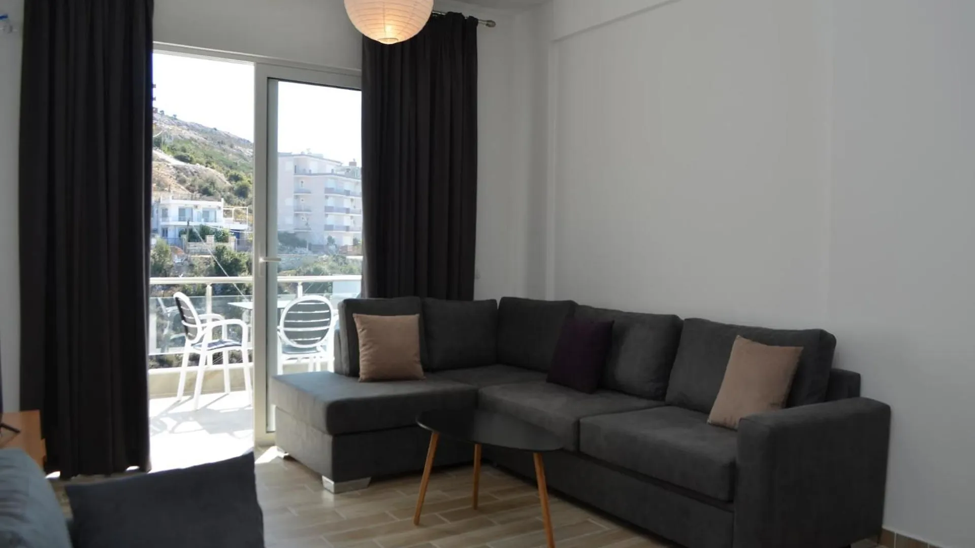 Charming Beachside Studio In Saranda Albanien