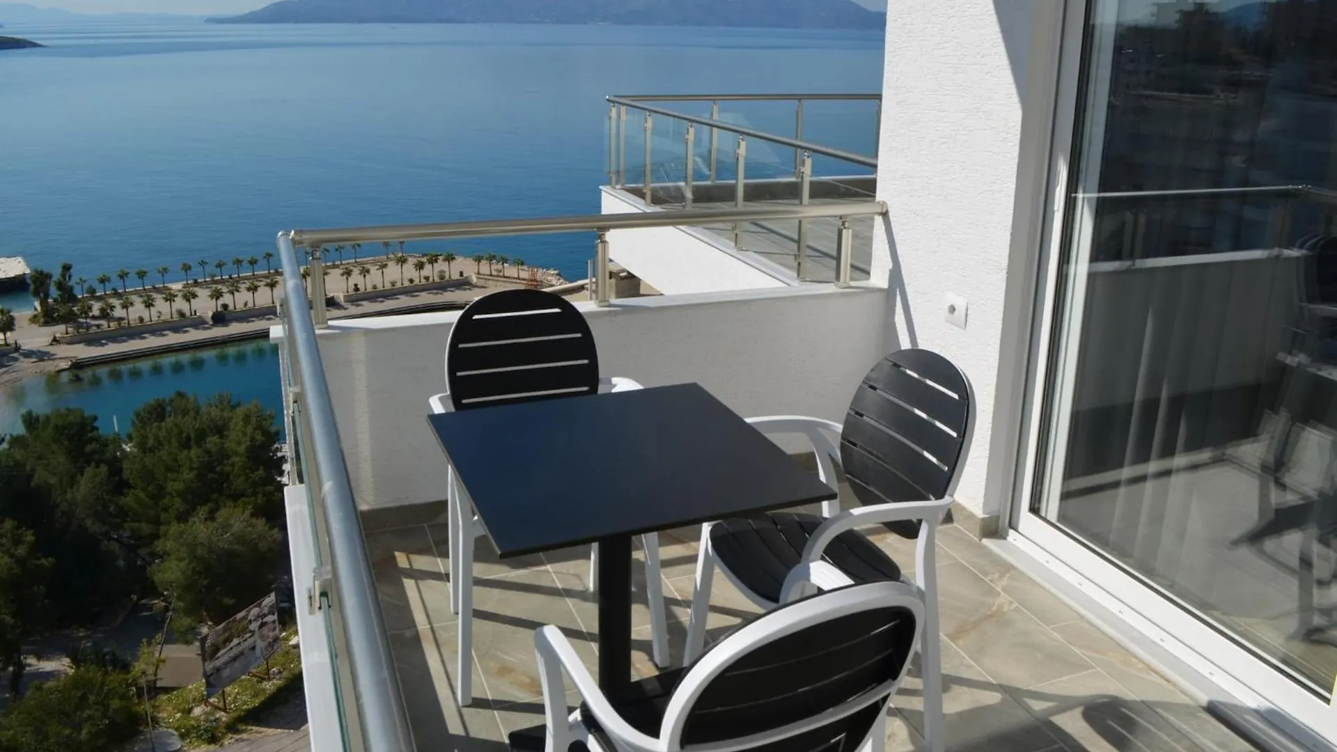 Charming Beachside Studio In Saranda Lejlighed